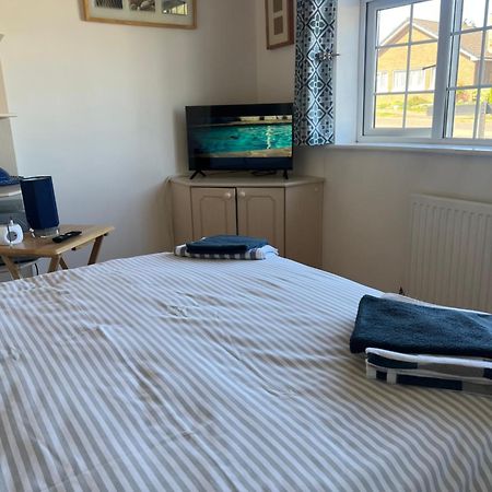 Double Room At The Bungalow With Shared Shower Room Kettering Luaran gambar