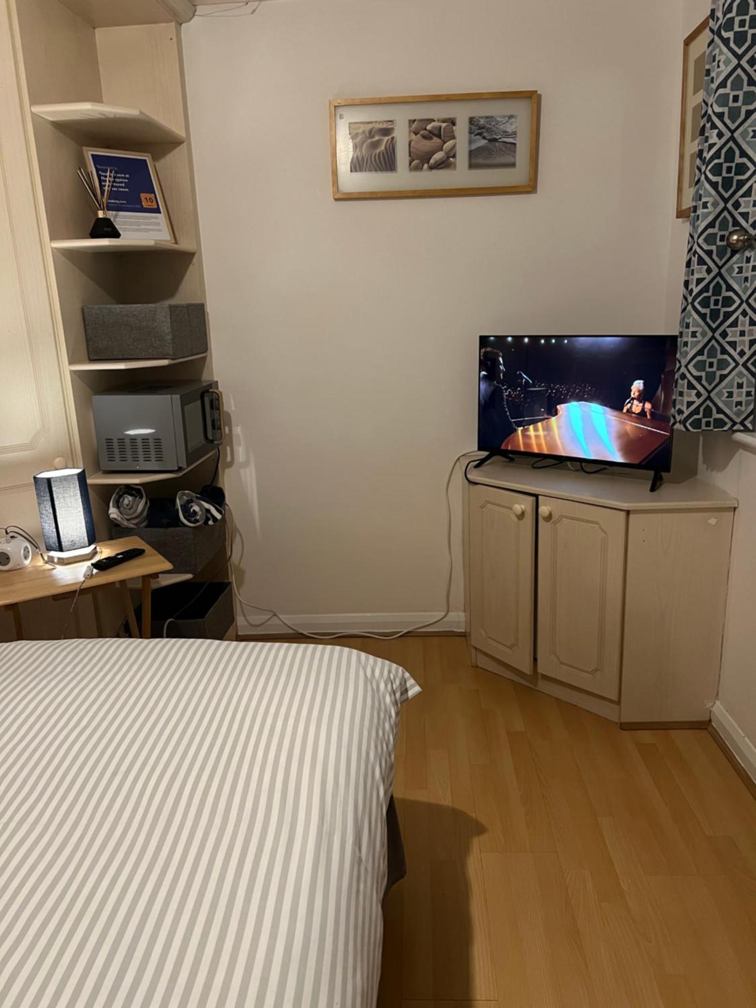 Double Room At The Bungalow With Shared Shower Room Kettering Luaran gambar